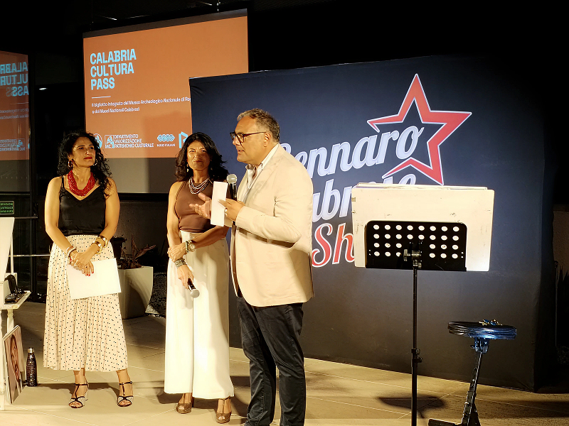 Comicità e classicità protagoniste al Museo Archeologico Nazionale di Reggio Calabria con Gennaro Calabrese e Paola Radici Colace